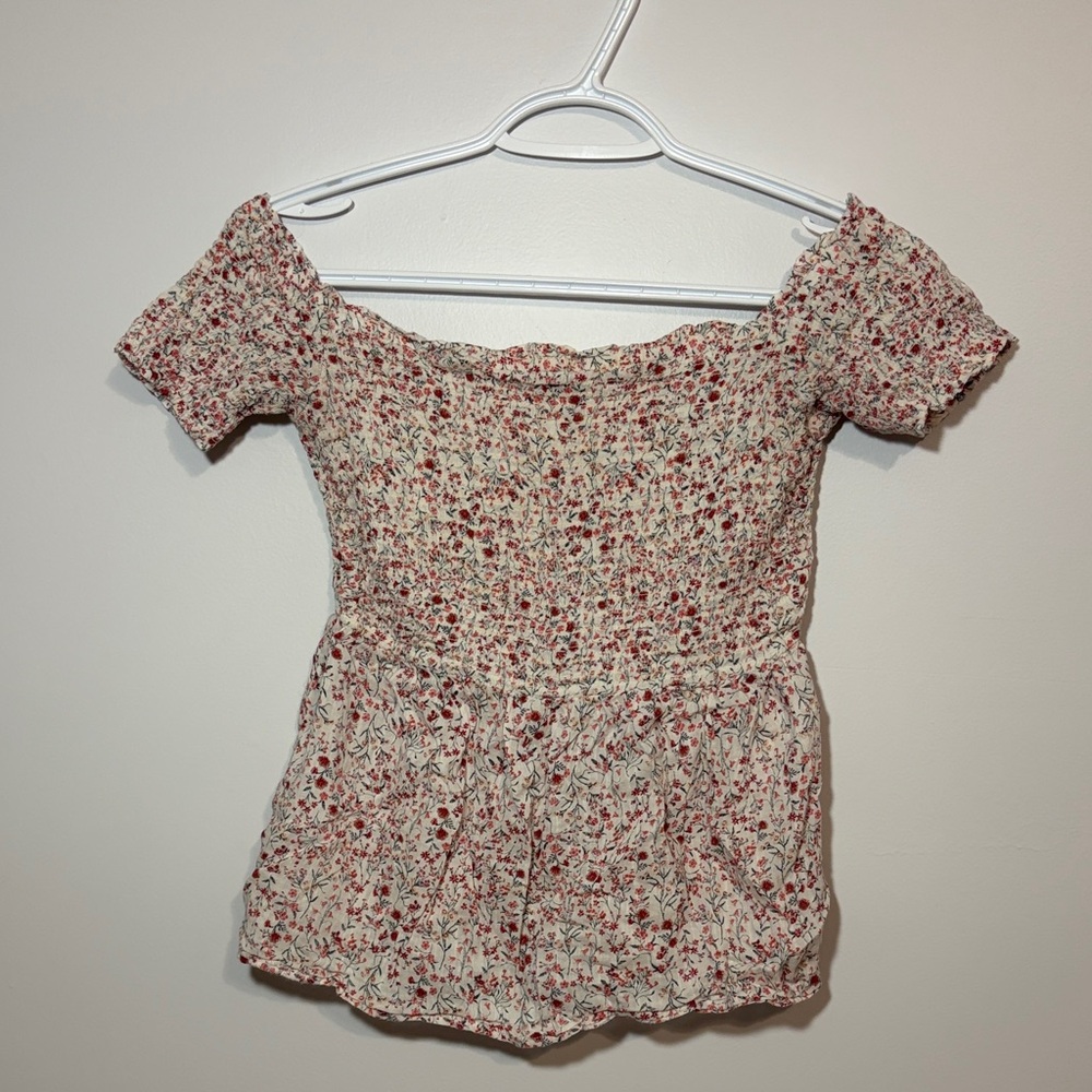 Women’s XS Old Navy Cream Smocked Off-Shoulder Floral Peplum Top Summer Outfit